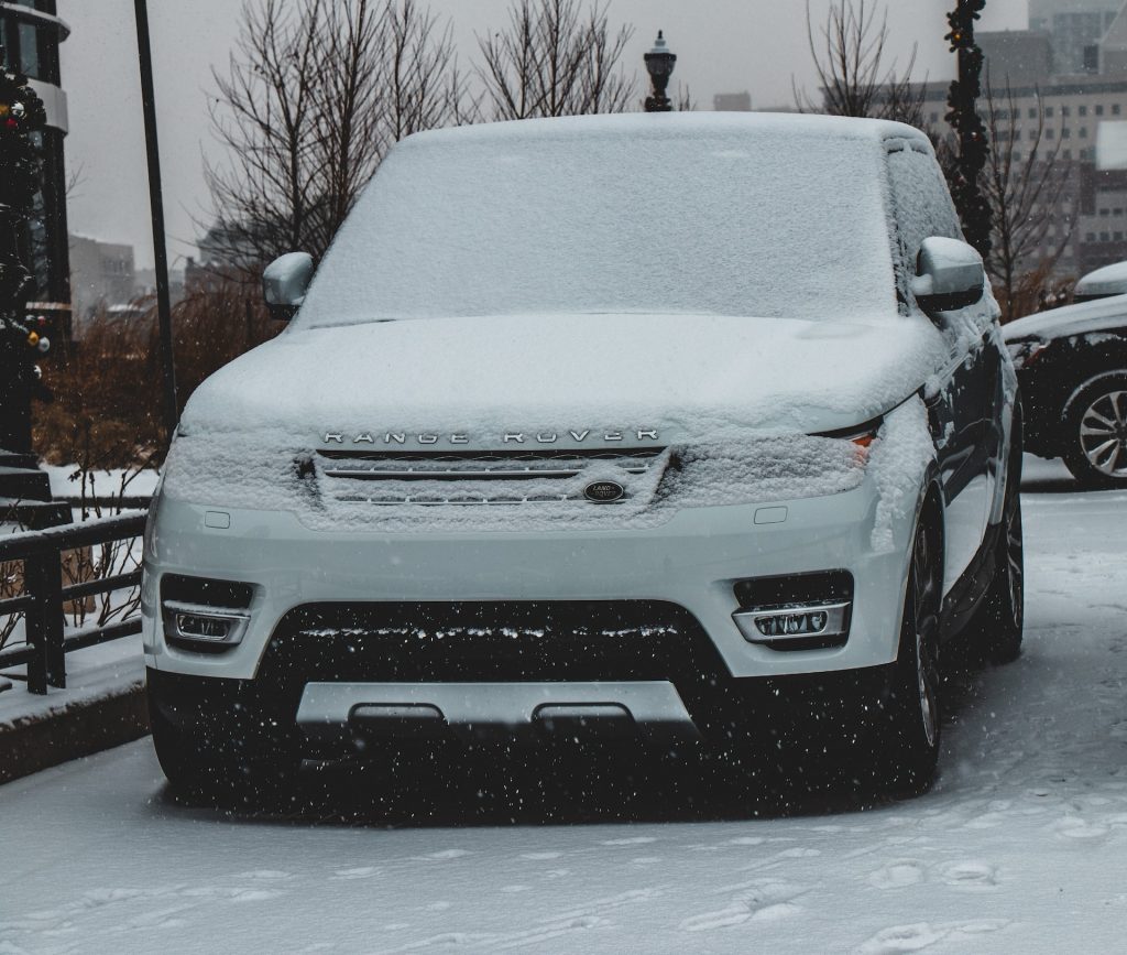 Range-Rover-in-sneeuw